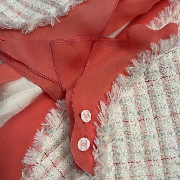 CHANEL cream Coral Jacket with Silk blouse like trim Shirt CC Cufflinks Size 44 - Picture 13 of 14